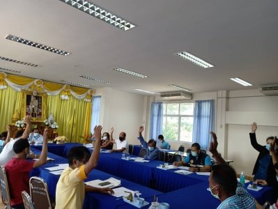 ประชุมคณะกรรมการช่วยเหลือปรชาชนในตำบลที่ได้รับผลกระทบจากเหตุวาตภัย        วันนี้ นายณรงค์ พลล้ำ นายก อบต.มะค่า เป็นประธานการประชุมคณะกรรมการช่วยเหลือประชาชนในตำลมะค่าที่ได้รับผลกระทบจากเหตุวาตภัย โดยม