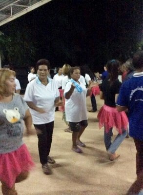 โครงการเสริมสร้างความรักและสามัคคีตำบลมะค่ะระดับตำบล(17-26/06/57)