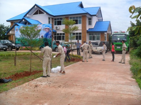 กิจกรรมโครงการอาสาปลูกป่า 800 ล้านกล้า 80 พรรษามหาราชินีและมอบเงินช่วยเหลือประชาชนบ้านพัง(10/08/55)